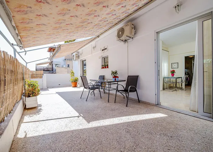 Koukaki Apartment